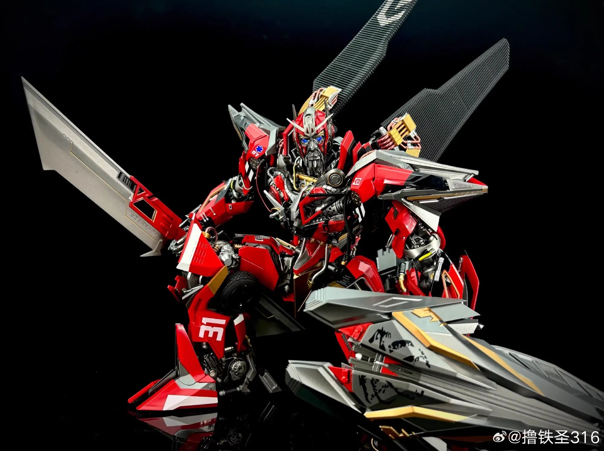 Lu Tie Sheng - Transformers Sentinel Prime DLX scale alloy finished product SP-316 (Licensed)