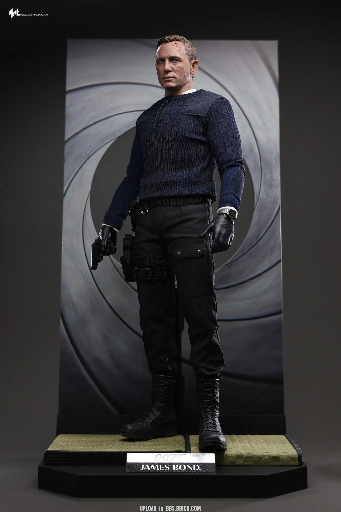 Hottoys - No Time To Die James Bond (Commando Outfit) 1/6th scale Collectible Figure MMS804 (Licensed)