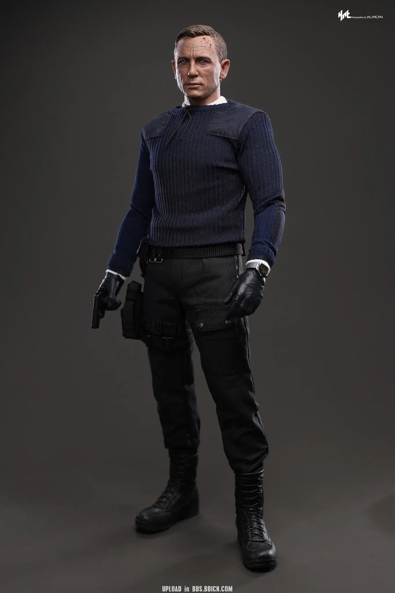 Hottoys - No Time To Die James Bond (Commando Outfit) 1/6th scale Collectible Figure MMS804 (Licensed)