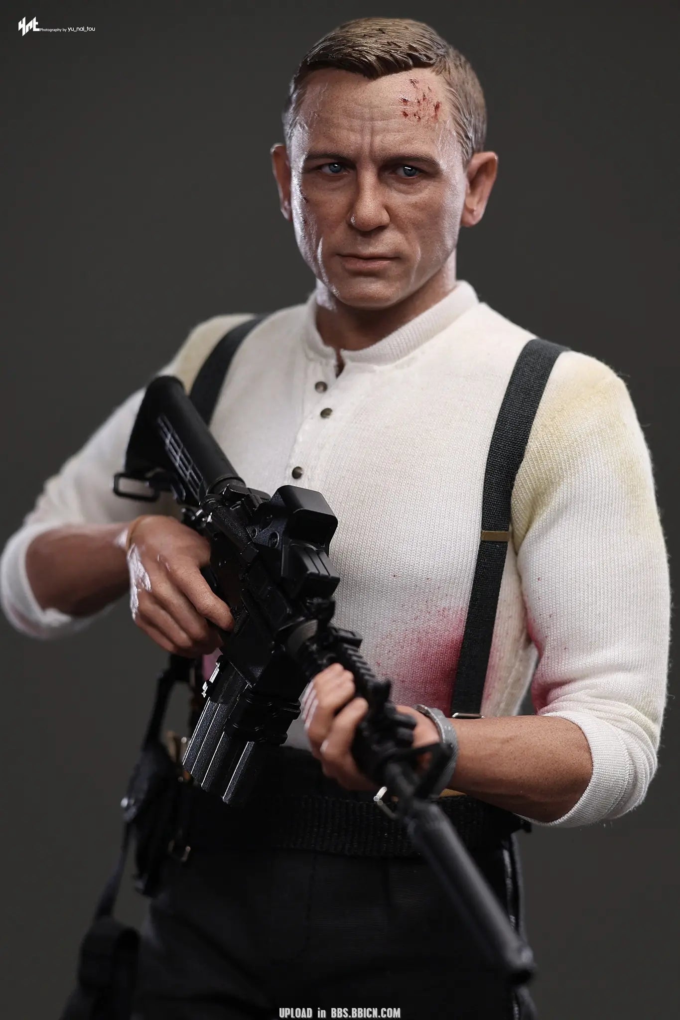 Hottoys - No Time To Die James Bond (Commando Outfit) 1/6th scale Collectible Figure MMS804 (Licensed)