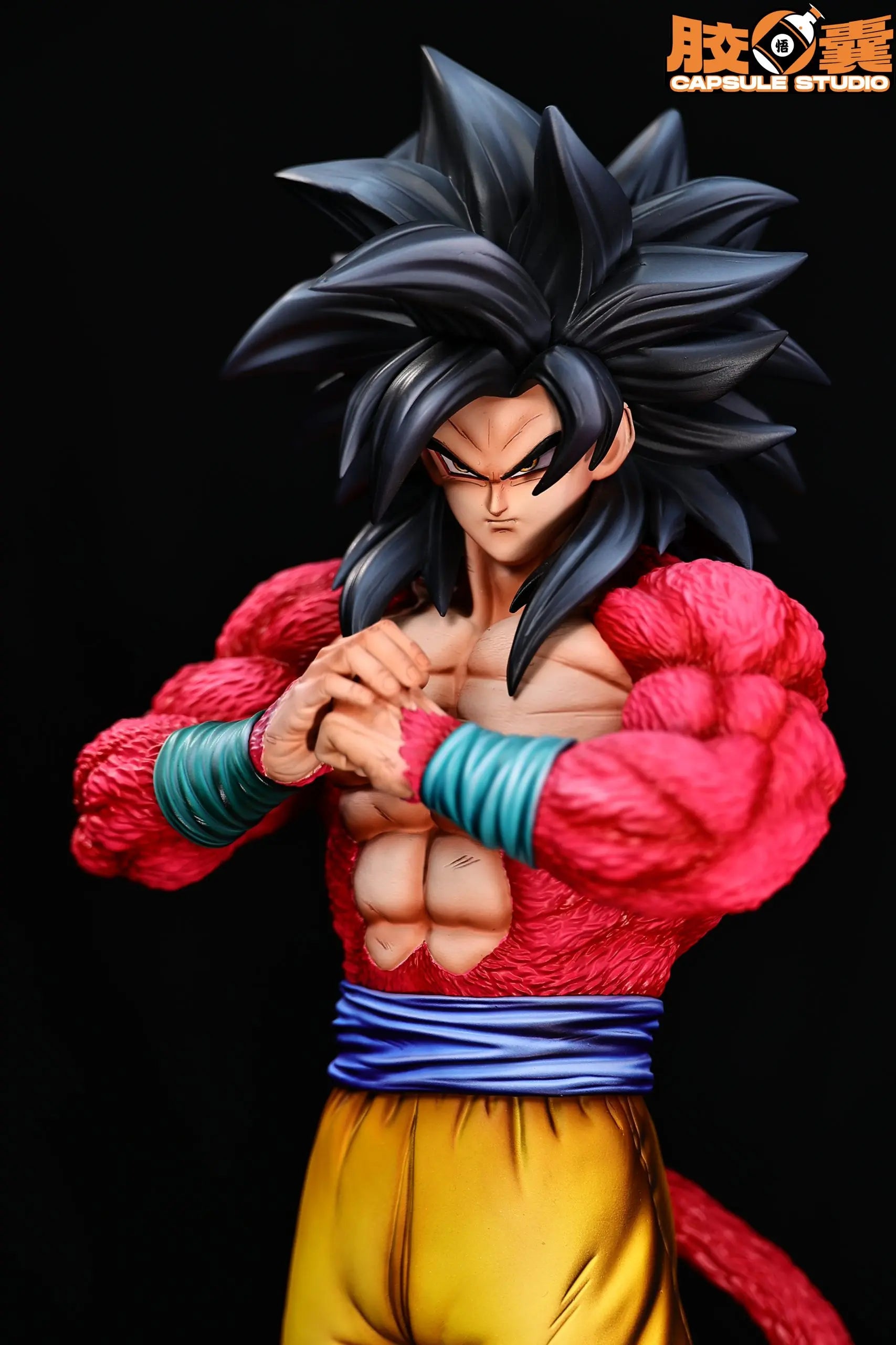 Capsule Studio - Dragon Ball Super Saiyan 4 Goku Clasps His Fists