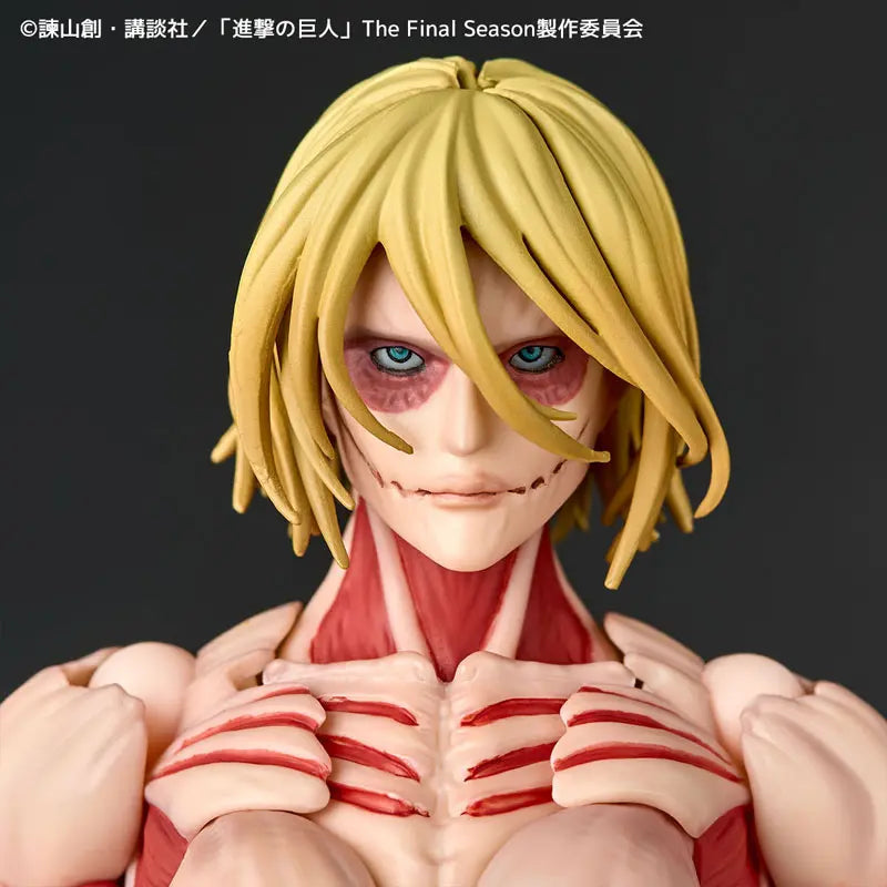 Kaiyodo - Revoltech Amazing Yamaguchi Attack on Titan Armored Titan & Female Titan (Licensed)