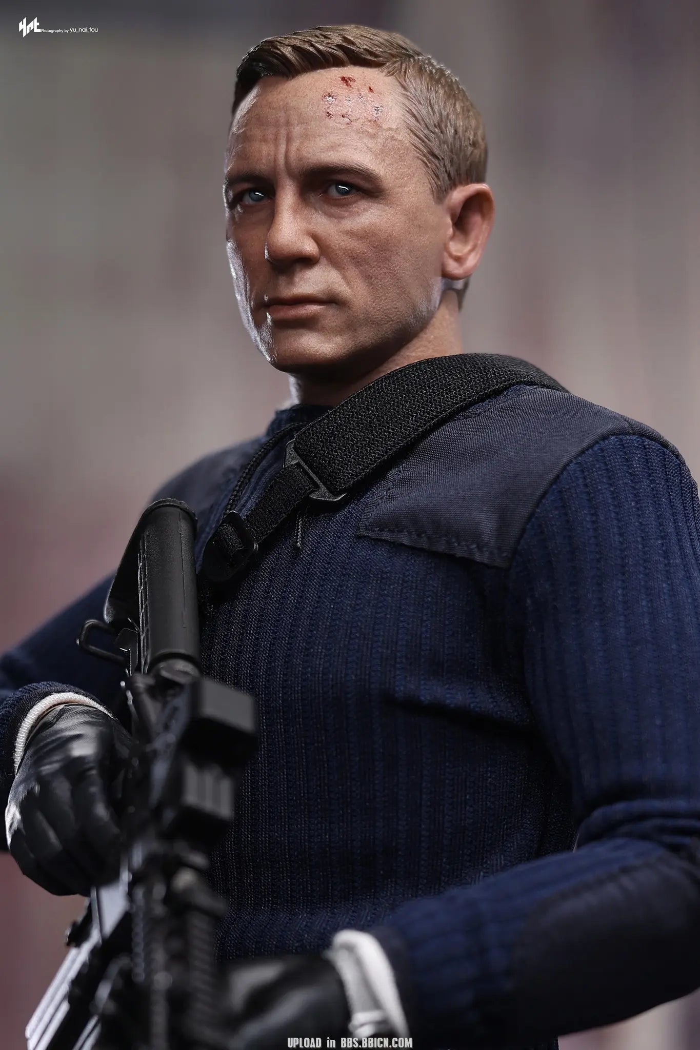 Hottoys - No Time To Die James Bond (Commando Outfit) 1/6th scale Collectible Figure MMS804 (Licensed)