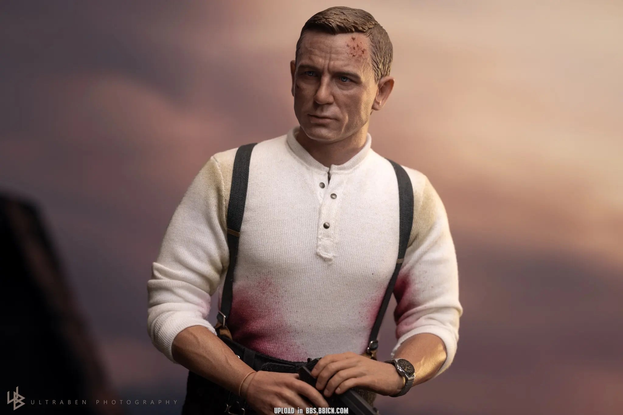 Hottoys - No Time To Die James Bond (Commando Outfit) 1/6th scale Collectible Figure MMS804 (Licensed)