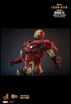 Hottoys - Iron Man Mark III (Armor Suit Up Version) 1/6th scale Collectible Figure MMS825D72 (Licensed)