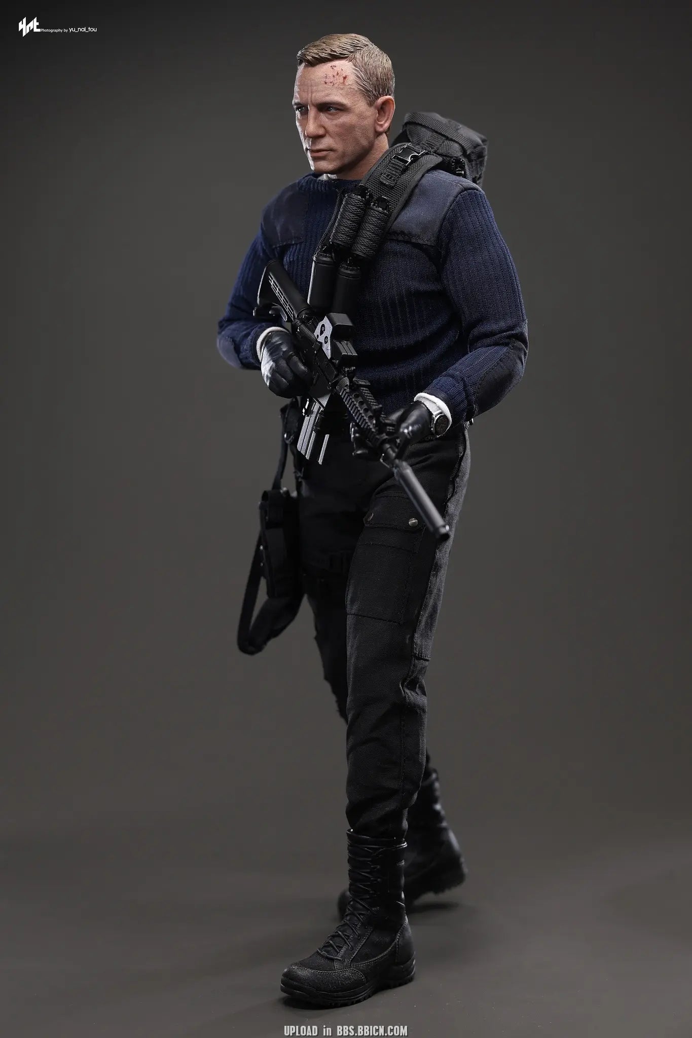 Hottoys - No Time To Die James Bond (Commando Outfit) 1/6th scale Collectible Figure MMS804 (Licensed)