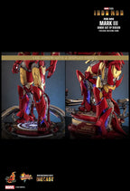 Hottoys - Iron Man Mark III (Armor Suit Up Version) 1/6th scale Collectible Figure MMS825D72 (Licensed)