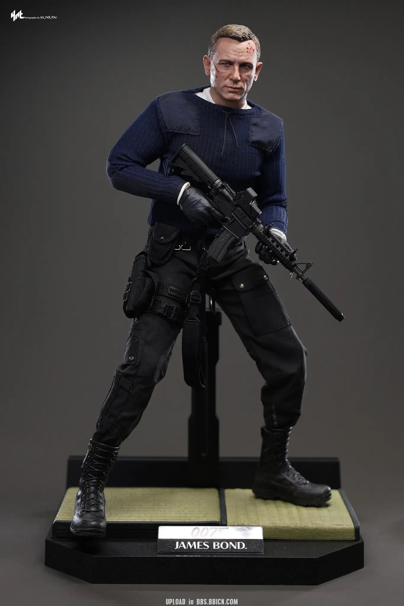 Hottoys - No Time To Die James Bond (Commando Outfit) 1/6th scale Collectible Figure MMS804 (Licensed)
