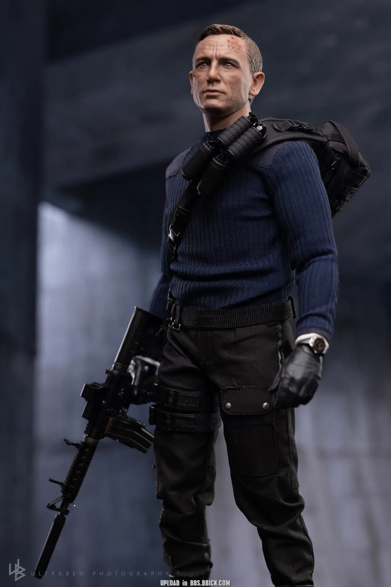 Hottoys - No Time To Die James Bond (Commando Outfit) 1/6th scale Collectible Figure MMS804 (Licensed)