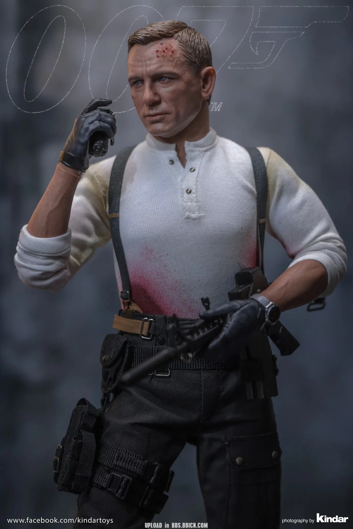 Hottoys - No Time To Die James Bond (Commando Outfit) 1/6th scale Collectible Figure MMS804 (Licensed)