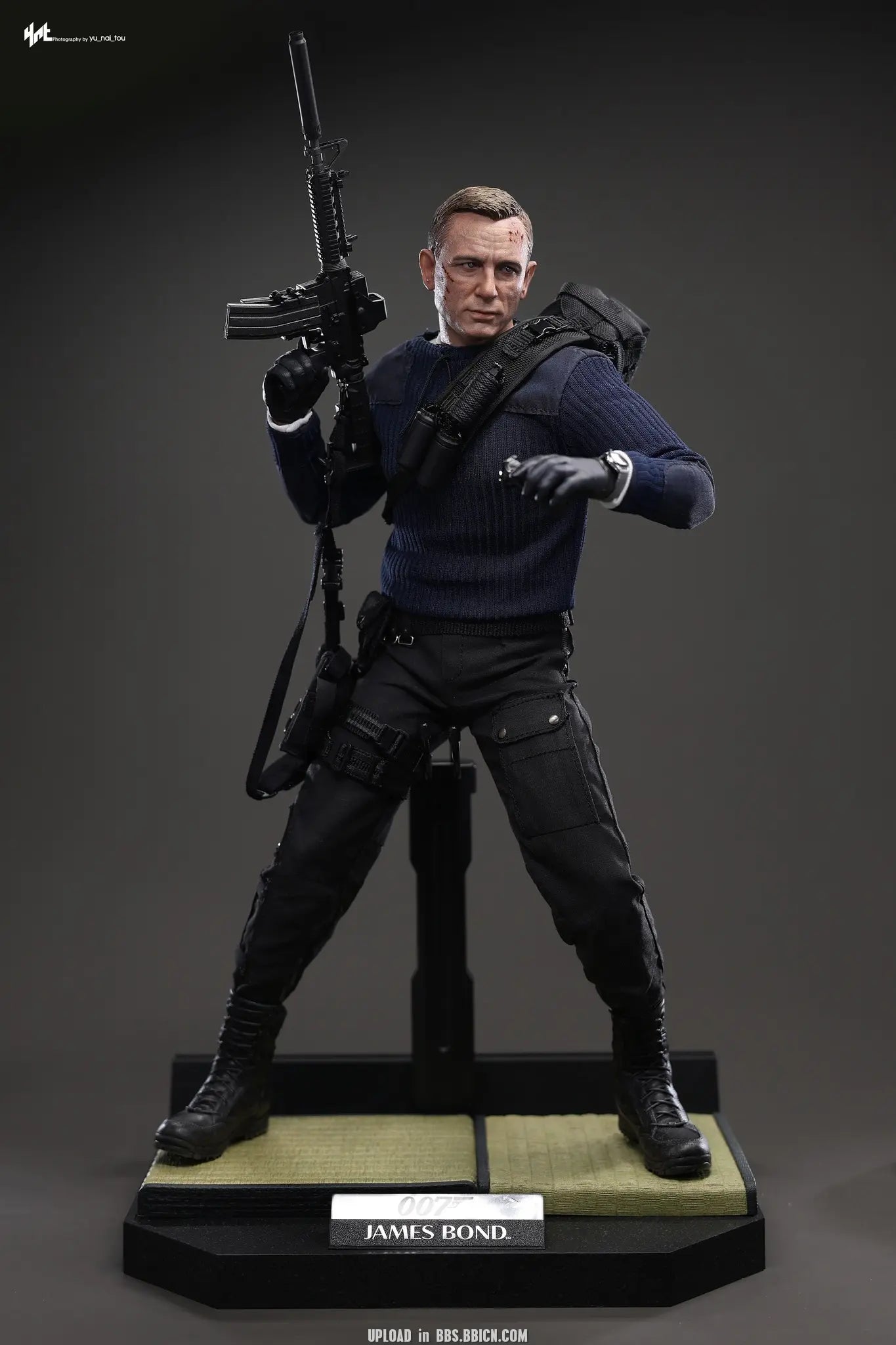 Hottoys - No Time To Die James Bond (Commando Outfit) 1/6th scale Collectible Figure MMS804 (Licensed)
