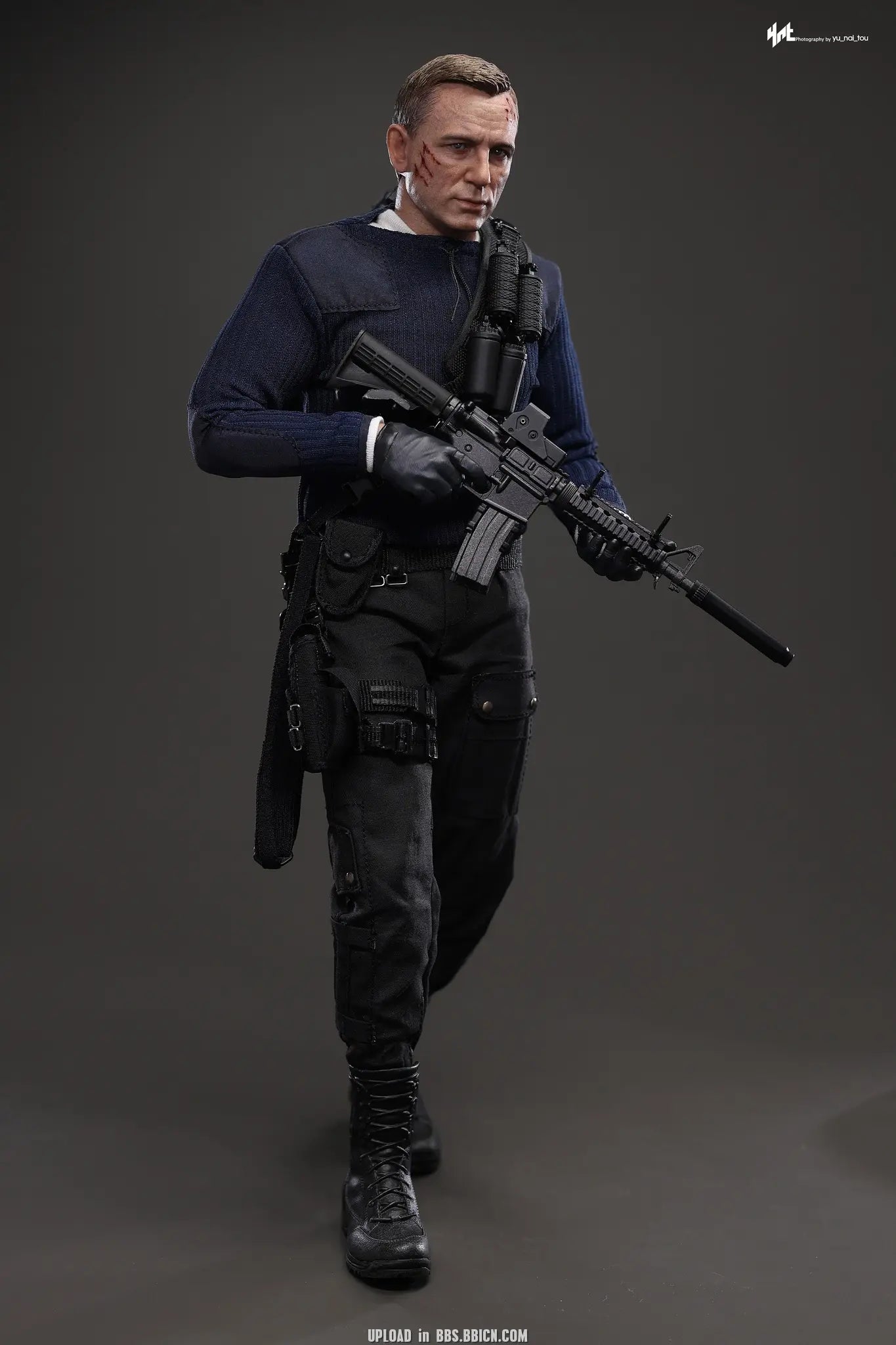 Hottoys - No Time To Die James Bond (Commando Outfit) 1/6th scale Collectible Figure MMS804 (Licensed)