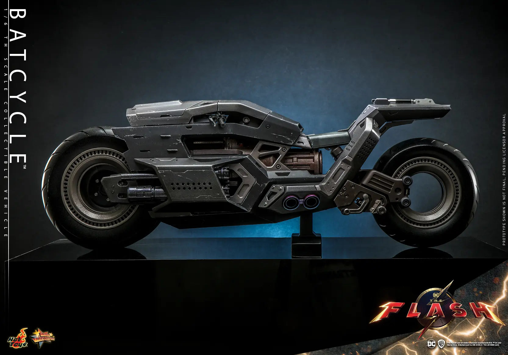 Hottoys - The Flash - Batman and Batcycle - 1/6th Scale MMS703 MMS704 MMS705 (Licensed)