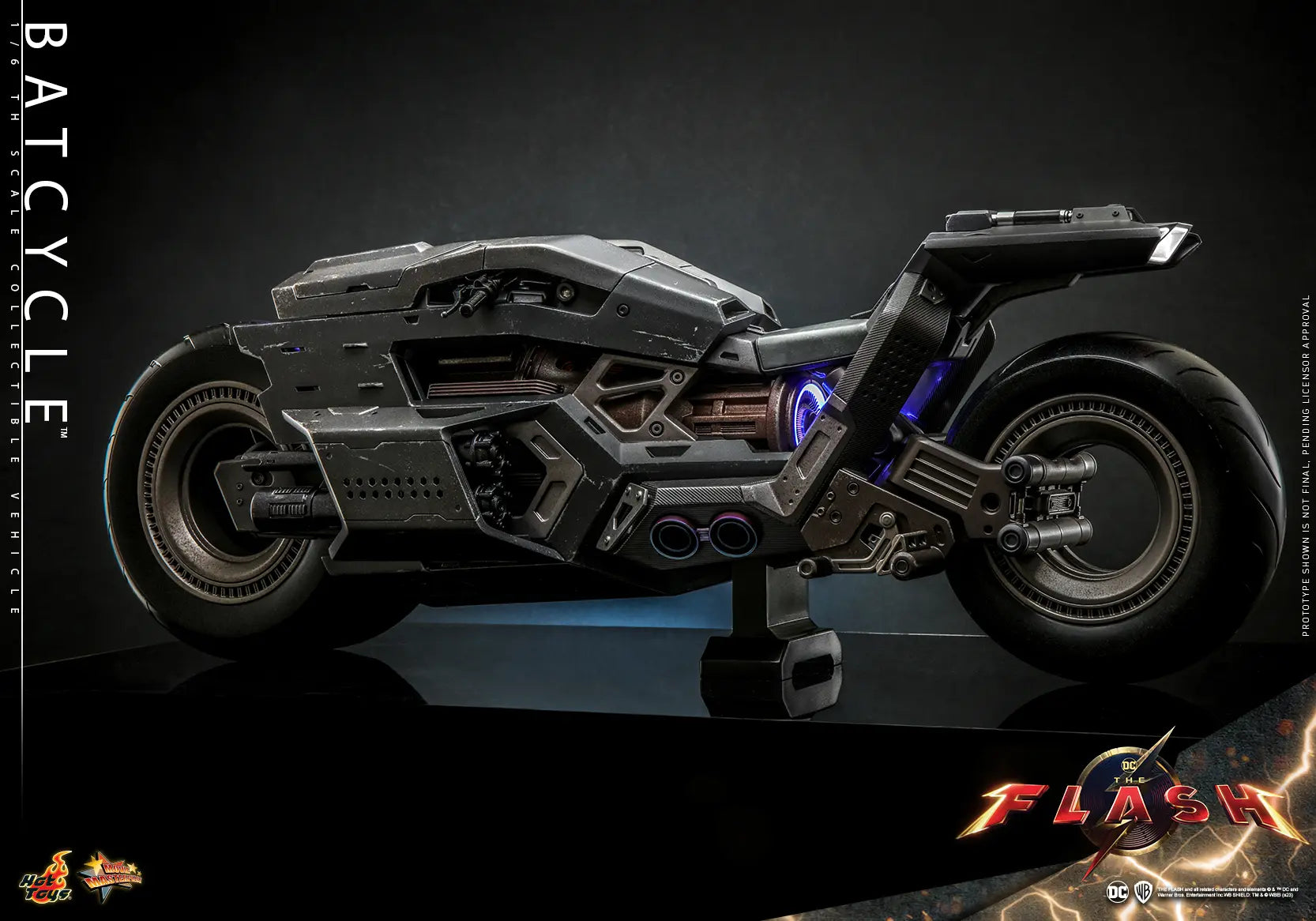 Hottoys - The Flash - Batman and Batcycle - 1/6th Scale MMS703 MMS704 MMS705 (Licensed)