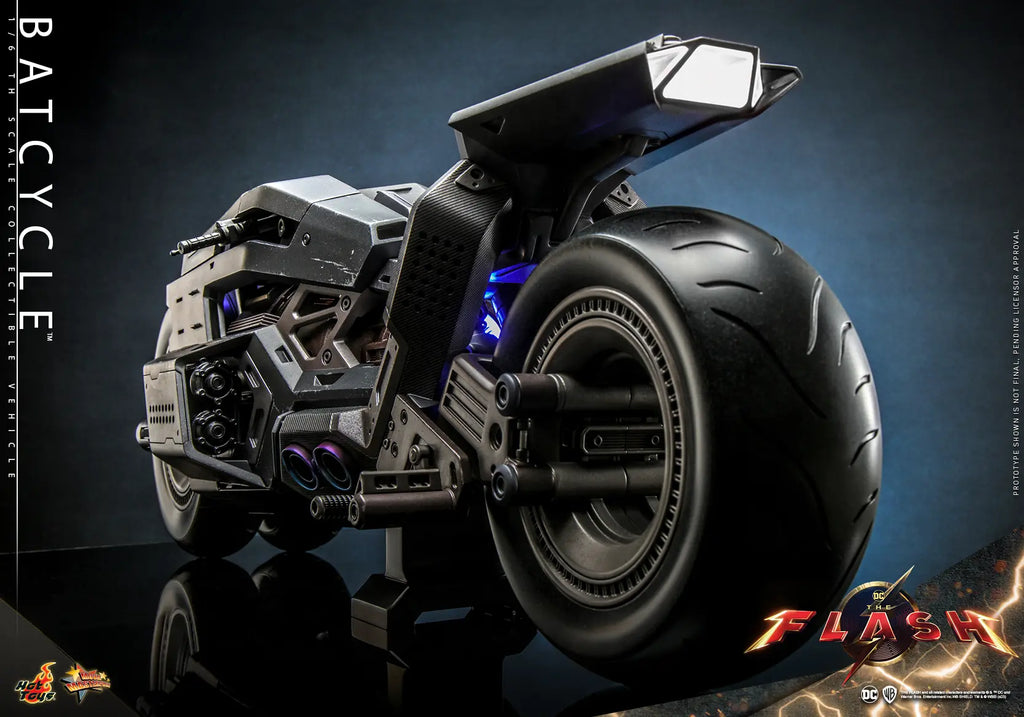 Hottoys - The Flash - Batman and Batcycle - 1/6th Scale MMS703 MMS704 MMS705 (Licensed)
