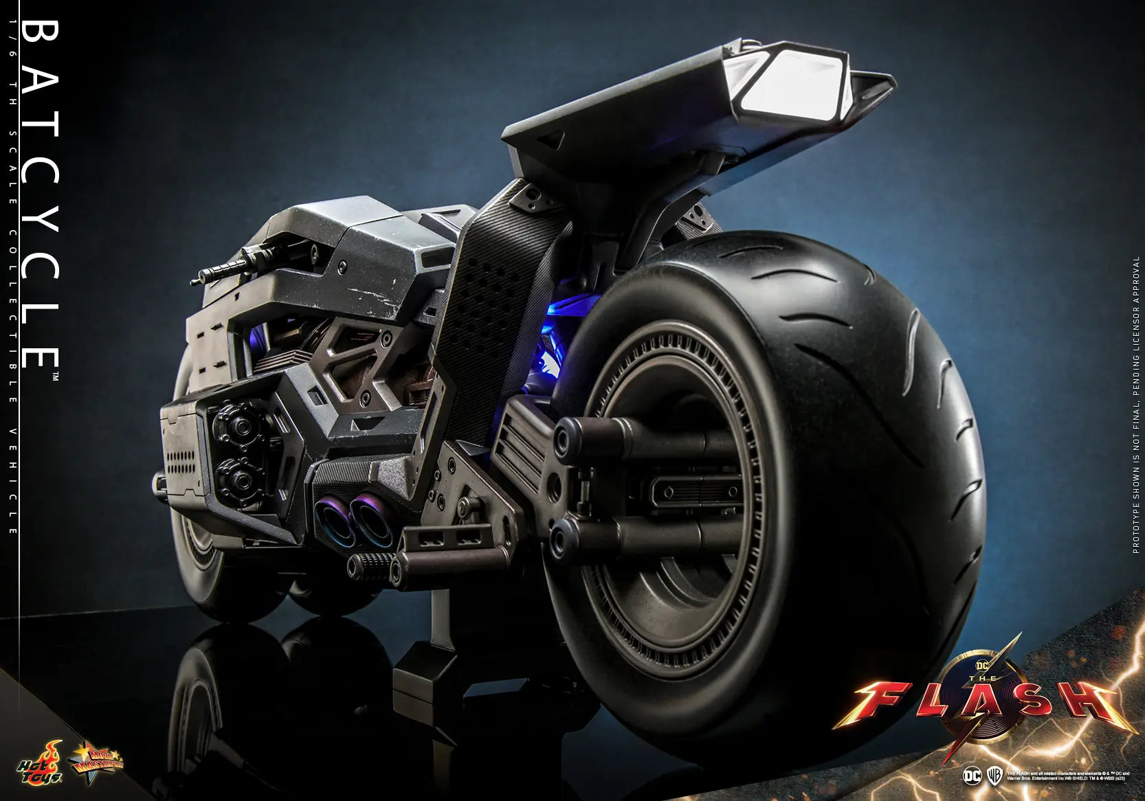 Hottoys - The Flash - Batman and Batcycle - 1/6th Scale MMS703 MMS704 MMS705 (Licensed)