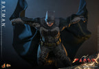 Hottoys - The Flash - Batman and Batcycle - 1/6th Scale MMS703 MMS704 MMS705 (Licensed)