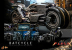 Hottoys - The Flash - Batman and Batcycle - 1/6th Scale MMS703 MMS704 MMS705 (Licensed)