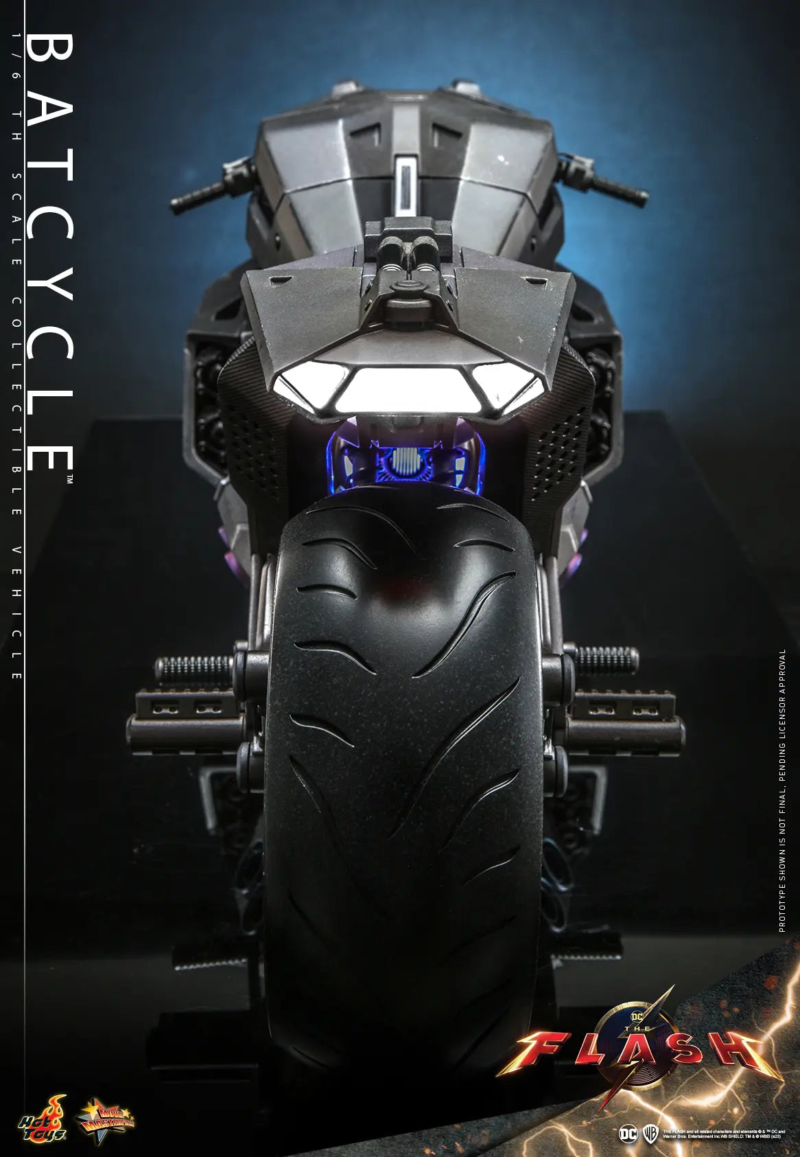 Hottoys - The Flash - Batman and Batcycle - 1/6th Scale MMS703 MMS704 MMS705 (Licensed)