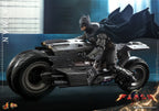 Hottoys - The Flash - Batman and Batcycle - 1/6th Scale MMS703 MMS704 MMS705 (Licensed)