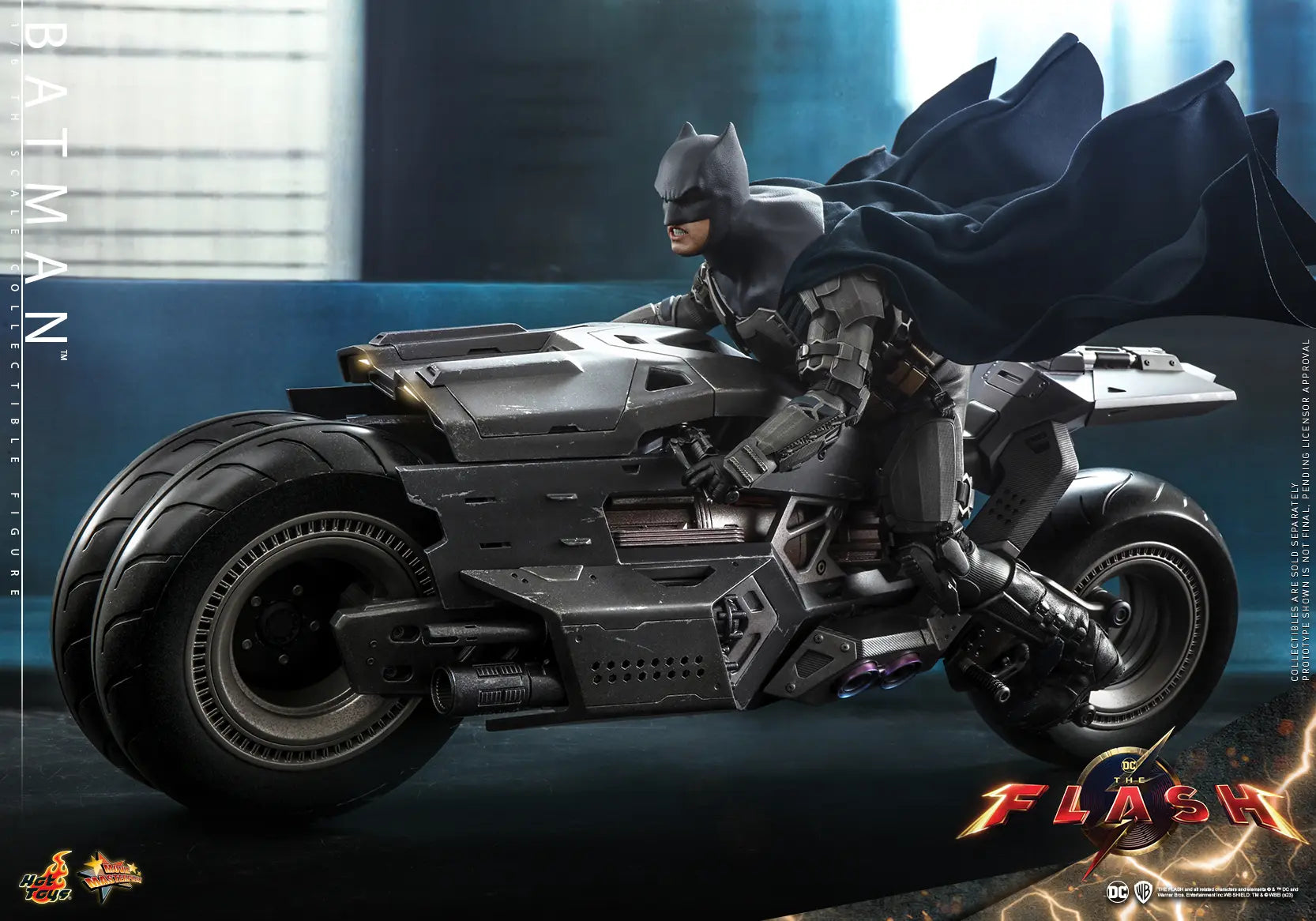 Hottoys - The Flash - Batman and Batcycle - 1/6th Scale MMS703 MMS704 MMS705 (Licensed)