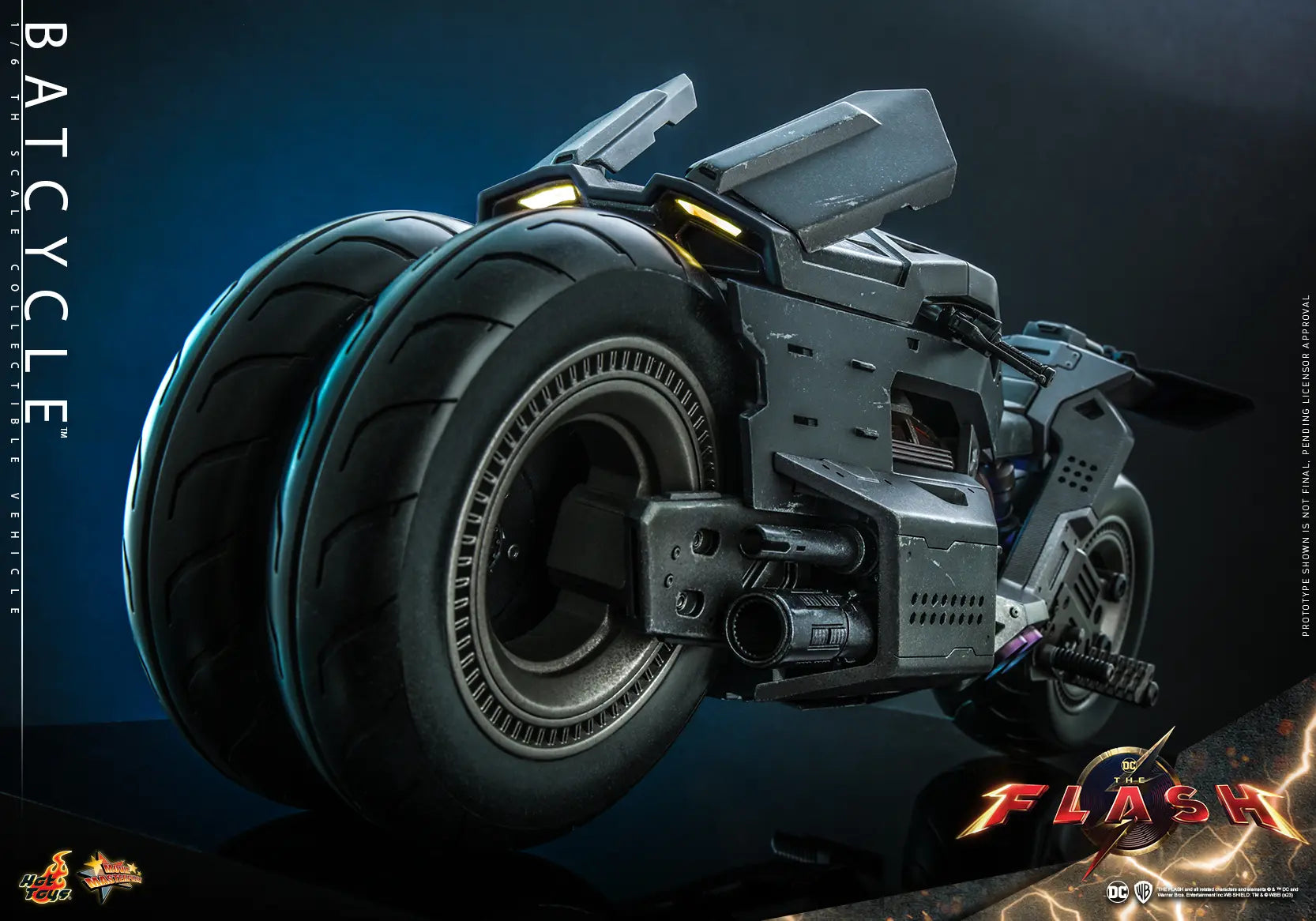 Hottoys - The Flash - Batman and Batcycle - 1/6th Scale MMS703 MMS704 MMS705 (Licensed)