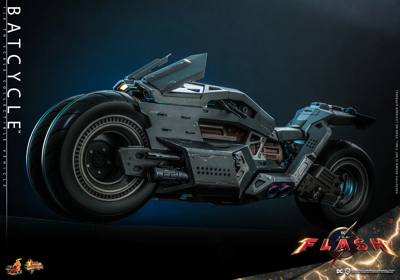 Hottoys - The Flash - Batman and Batcycle - 1/6th Scale MMS703 MMS704 MMS705 (Licensed)