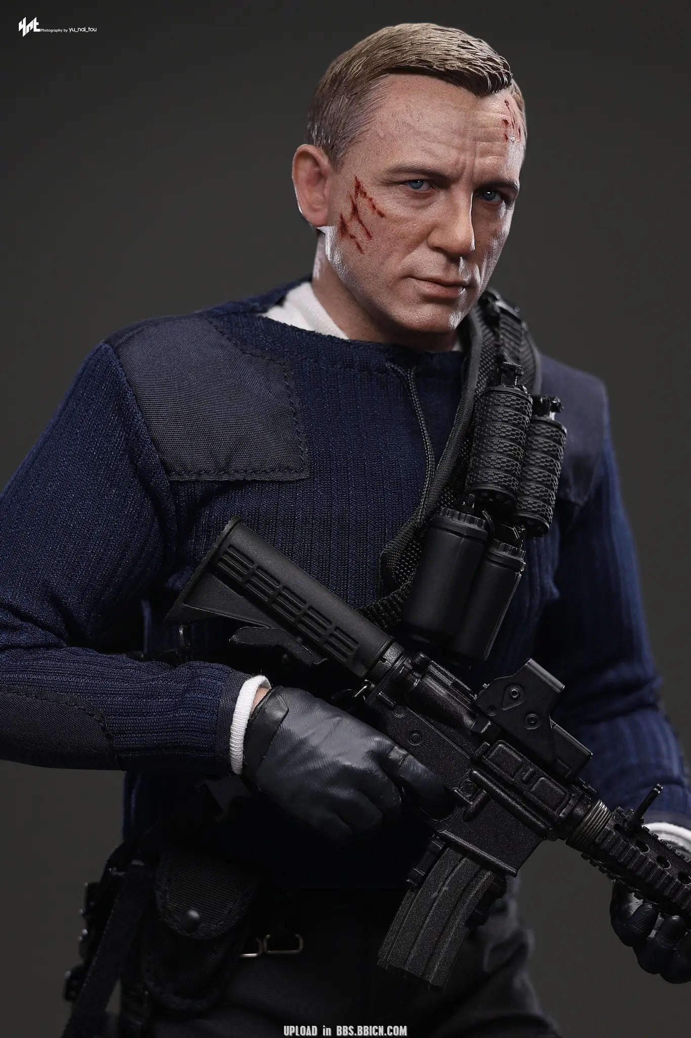 Hottoys - No Time To Die James Bond (Commando Outfit) 1/6th scale Collectible Figure MMS804 (Licensed)