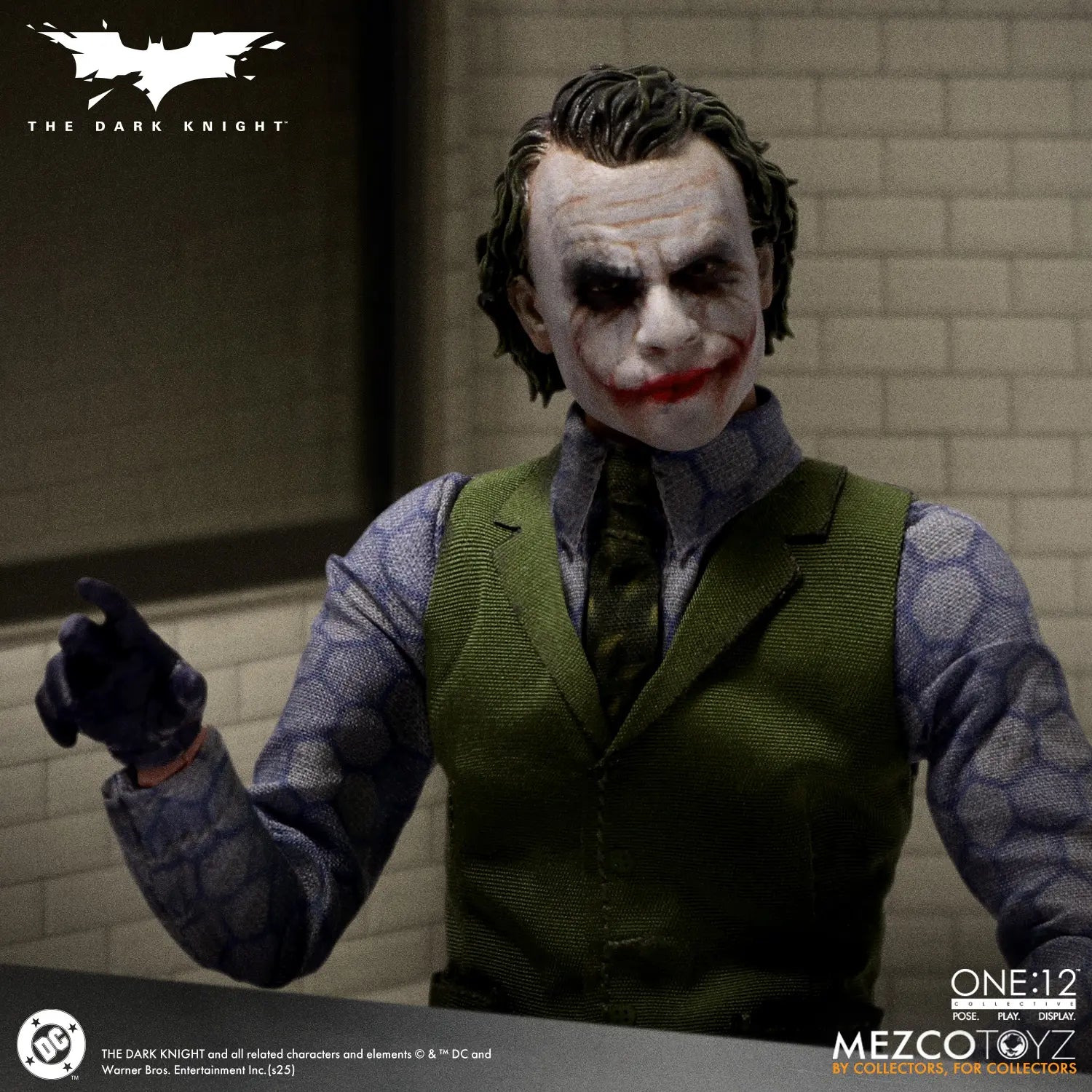 Mezco Studio - 112 The Dark Knight The Joker (Licensed)