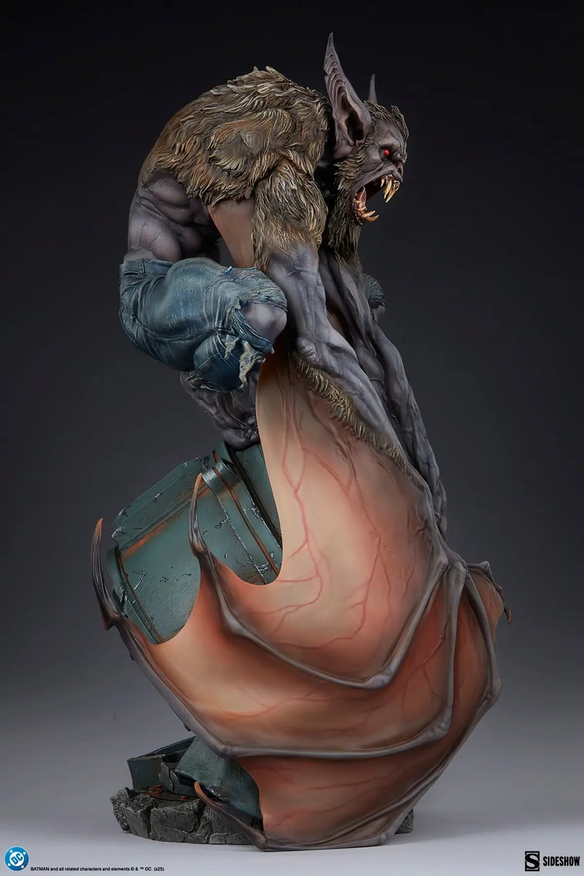 Sideshow Collectibles - Man-Bat Premium Format Figure 300915 (Licensed)