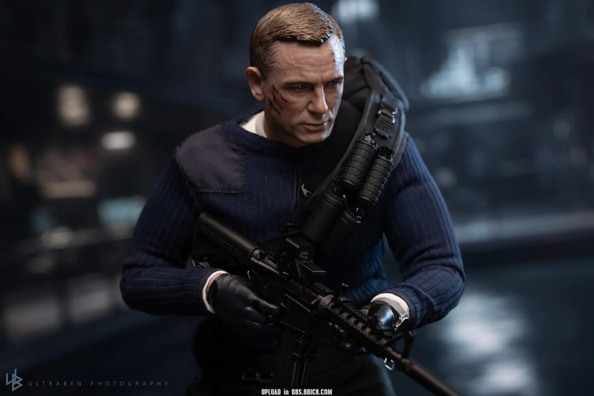 Hottoys - No Time To Die James Bond (Commando Outfit) 1/6th scale Collectible Figure MMS804 (Licensed)