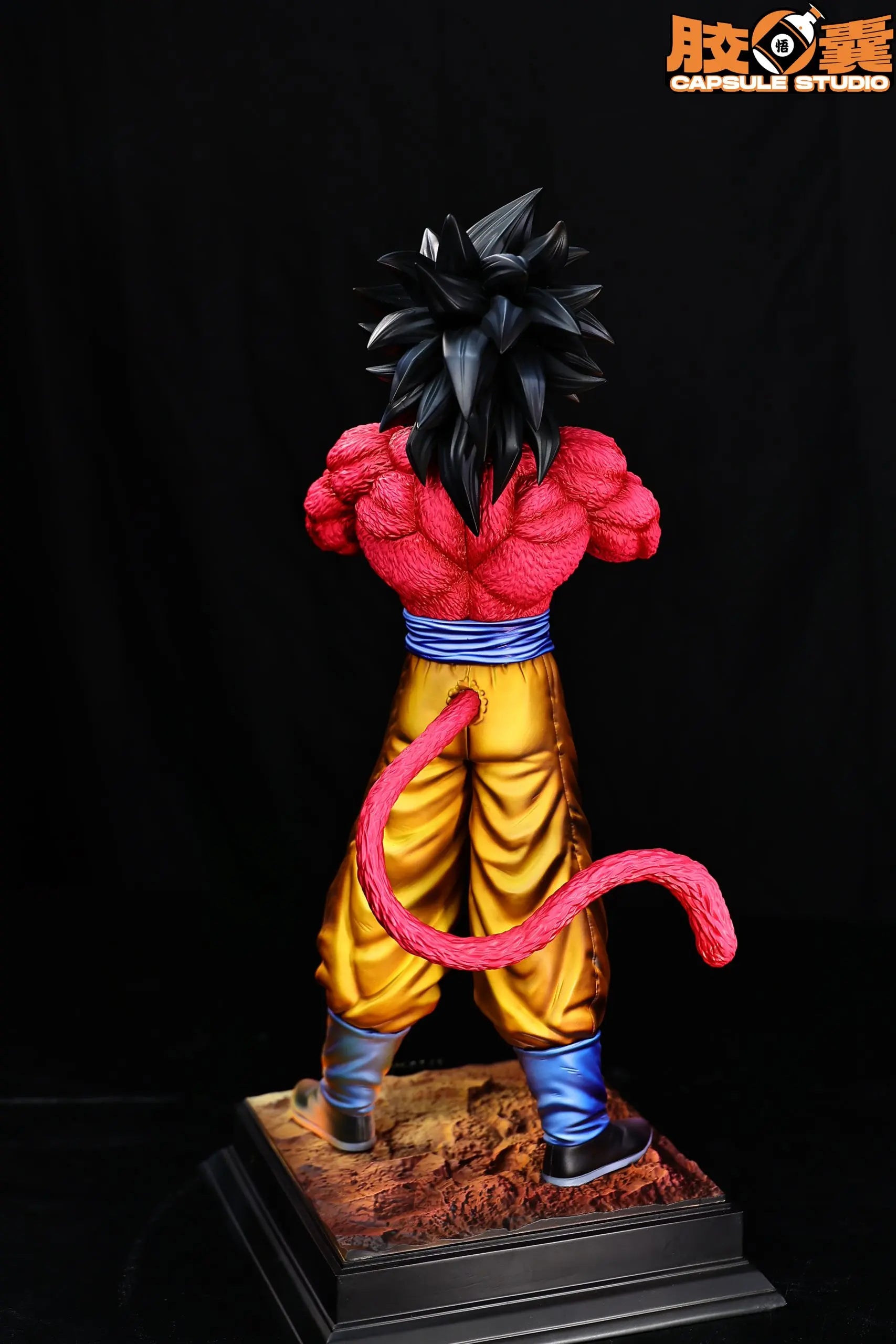 Capsule Studio - Dragon Ball Super Saiyan 4 Goku Clasps His Fists
