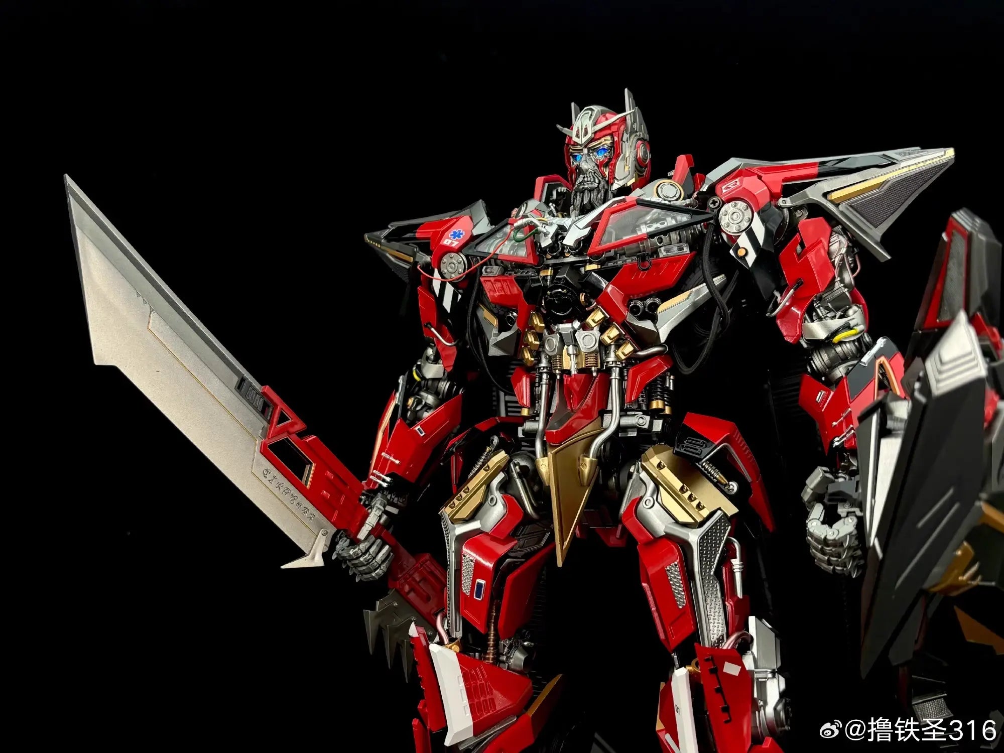 Lu Tie Sheng - Transformers Sentinel Prime DLX scale alloy finished product SP-316 (Licensed)