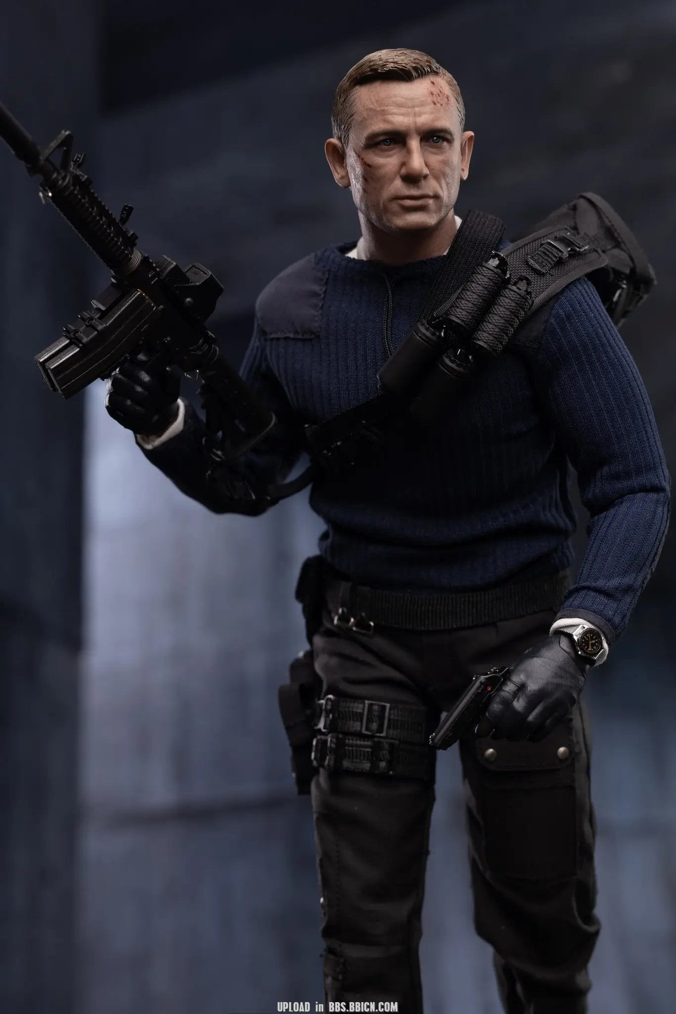 Hottoys - No Time To Die James Bond (Commando Outfit) 1/6th scale Collectible Figure MMS804 (Licensed)
