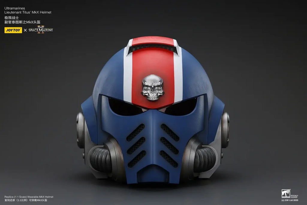JOYTOY - Warhammer 40,000 Ultramarines Lieutenant Titus' MKX Helmet & Display Stand JT01741 JT01697 (Licensed)